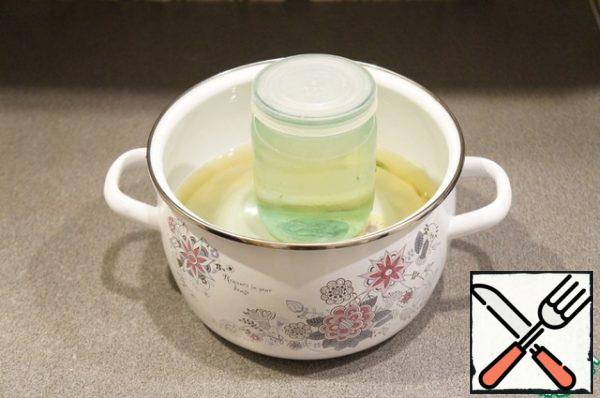 Cover with a plate and place the load. Leave to stand for a day or two at room temperature. There should be a characteristic sour smell - this means that lactic acid appeared in the dish - a sure sign of properly prepared pickles. Remove the container with mushrooms without removing the load in the cold, but not in the cold (balcony, refrigerator).