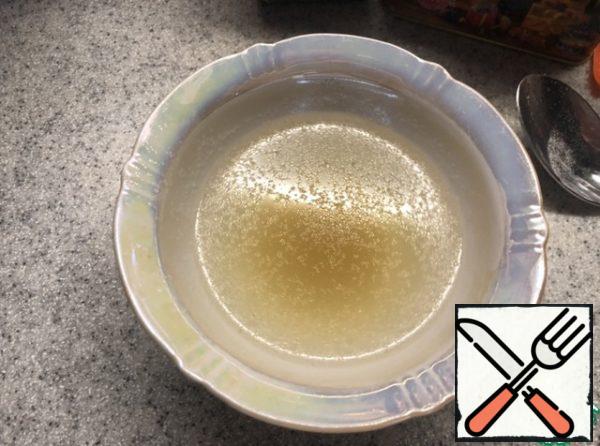 Soak the gelatin in two tablespoons of water.
