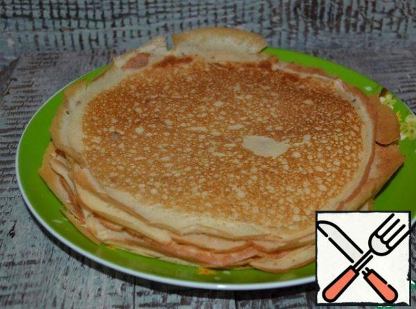Put a pile.
Output of 9 pancakes, 18-20 cm. Pancakes are already delicious and self-sufficient.