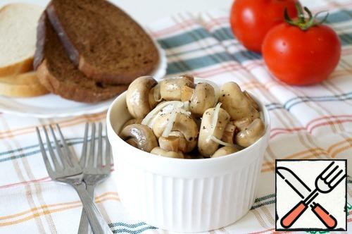 Keep mushrooms without brine for no more than 2-3 days. It is good to serve potatoes fried to a crunch together with salted mushrooms.