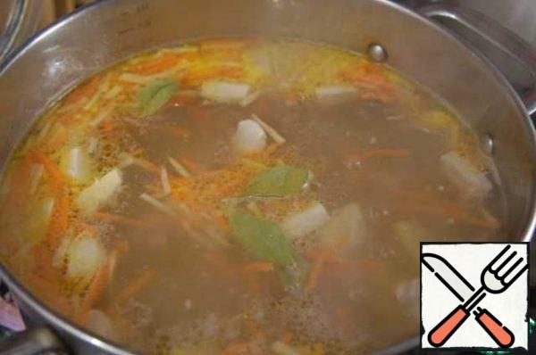 Put 2-3 Bay leaves in the soup and then cook it for 2-3 minutes. Remove from the heat and let stand under the lid for 10-15 minutes. Then remove the bay leaf.