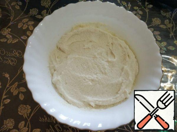 Add the semolina to the yogurt, stir and leave to swell for 30 minutes.