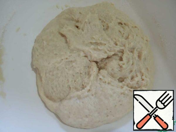 Add butter with sugar, baking powder, a pinch of salt, flour and mix thoroughly until smooth.
