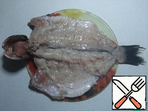 Make longitudinal and transverse incisions on the pulp without damaging the skin.
