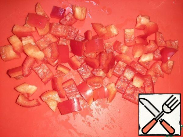 Cut the bell pepper into small pieces.
