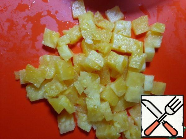 Pineapple also cut into medium-sized.