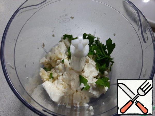 Remove excess moisture from the tofu cheese with a napkin. Put all the ingredients in a blender bowl.
