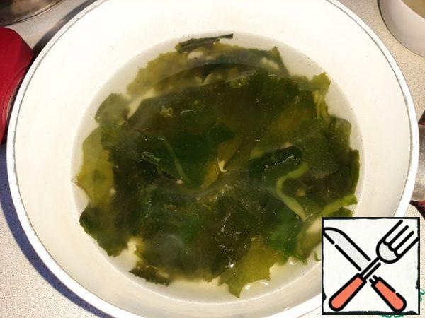 Add seaweed to the broth.