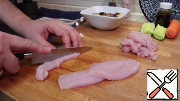 Cut the Turkey into long strips.