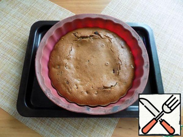 After 35 minutes, I checked the cupcake "for dry kindling." The dough does not stick to the roll -ready! Let the cake cool in the mold. Focus on your oven.

