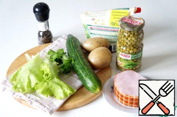 Prepare the ingredients. Wash the cucumber and greens.
