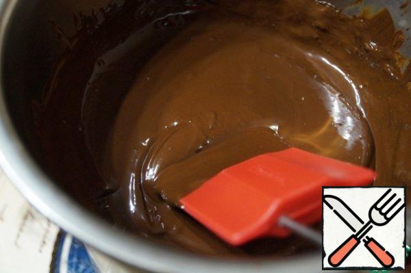 Melt the dark chocolate in a water bath.
