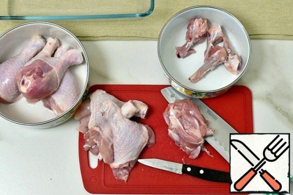 Wash chicken shins with cold water and dry thoroughly. Using a small thin knife, trim the flesh and tendons around the bone. Cut the peeled bone near the end. Lightly salt and pepper the prepared shins.