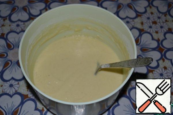 In the cooled mashed potatoes, one by one, beat the eggs, pepper, a little salt, add the remaining 100 ml of milk, stir thoroughly. Add flour and knead with a spoon is not thick dough.