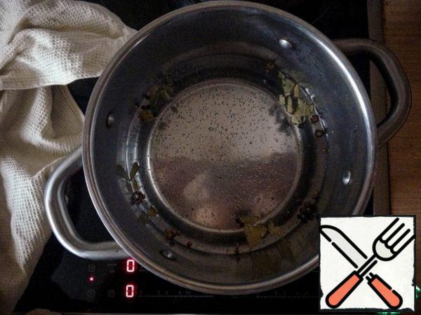 The trial batch must be prepared. But how!
Pour some water. You can use broth.
I usually cook in salted water with pepper and bay leaf.
