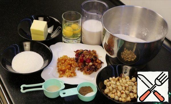 Sift the flour.
Fry the nuts.
The weight of candied fruits and dried fruits is indicated already soaked.Milk at room temperature.
Instant yeast, which does not require pre-activation, is added immediately to the flour.
Butter and eggs at room temperature.
Any spices as desired. I have: cinnamon, star anise, nutmeg, cloves, cardamom.