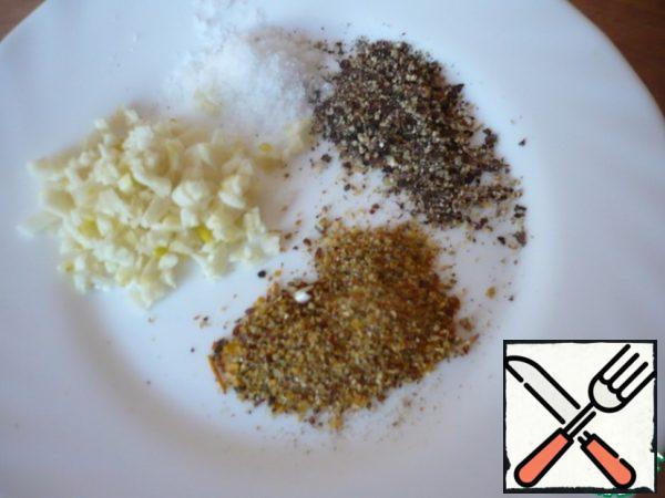 Finely chop the garlic. Prepare the chicken seasoning, salt and ground black pepper.