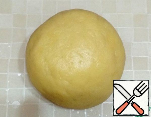 Mix the ingredients and knead the dough. Wrap in plastic wrap and refrigerate for 20 minutes.
