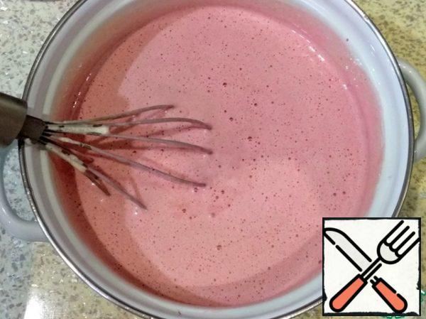 Mix the egg mass with cranberry puree, sift the cornstarch and beat until smooth. Put on medium heat. Cook for 5-7 minutes, stirring, until the cream thickens. Remove from the heat, add the butter and mix until smooth. Allow to cool.
