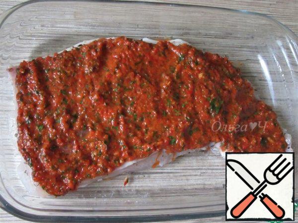 Put the pepper mass on the fish.
