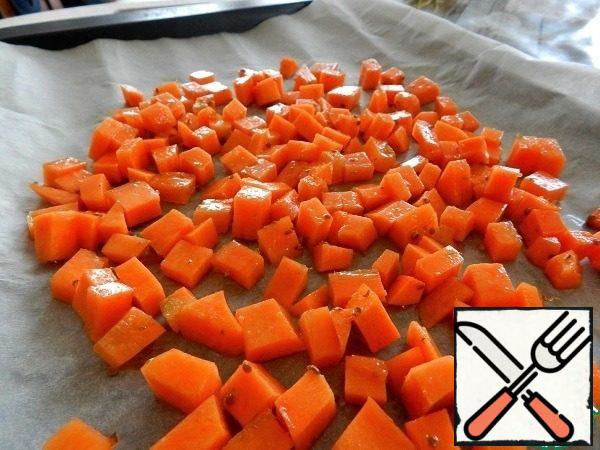 Sprinkle the carrots with olive oil, sprinkle with crushed coriander and salt. Stir, put in a single layer on a baking sheet covered with parchment, and bake in the oven at 200 degrees for 20 minutes.