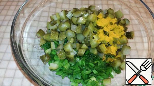Add turmeric, lemon juice, salt and pepper to taste. Pour in the vegetable oil and mix well.
