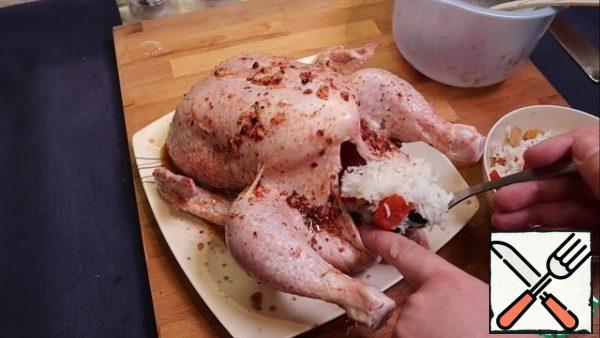 Squeeze the lemon juice, add spices, salt ( 1 tbsp), sugar (1 tbsp), 1 clove of garlic and 1 tbsp of olive oil to the juice. We coat the chicken well with our sauce and fill it with a side dish with rice.