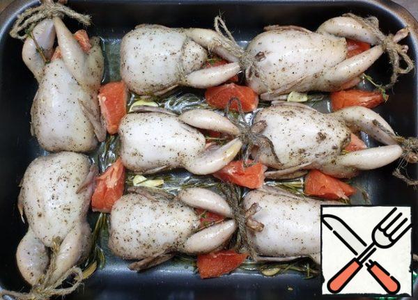 After 40 minutes, remove the quails from the oven until they are not very beautiful.
Increase the oven temperature to 200*C. if there is a convection mode, turn it on.