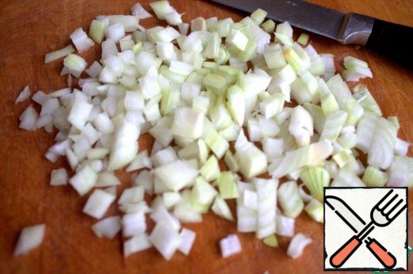Finely chop the onion.
