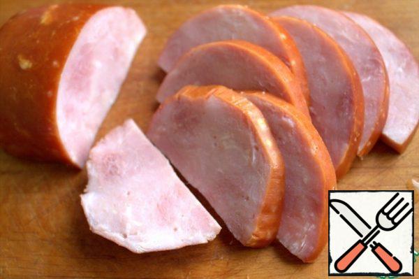Cut the ham into slices.
