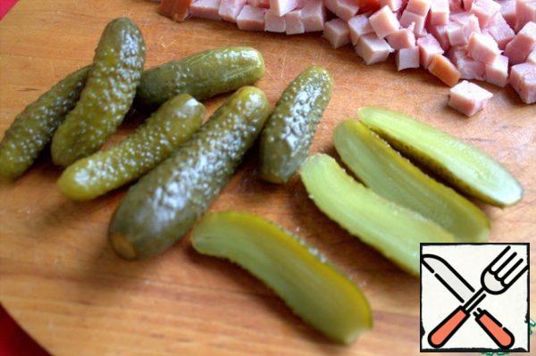Cucumbers are also sliced, as usual for salad.
