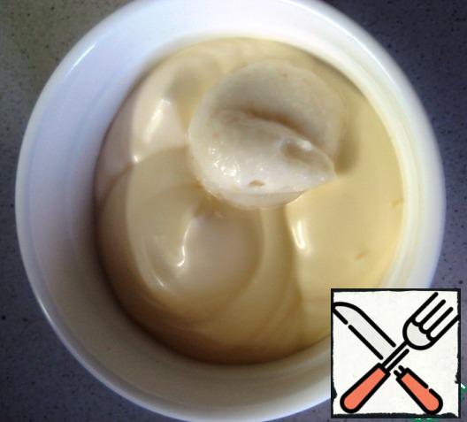 For salad dressing, carefully mix mayonnaise and white table horseradish. Fill the salad and serve immediately.