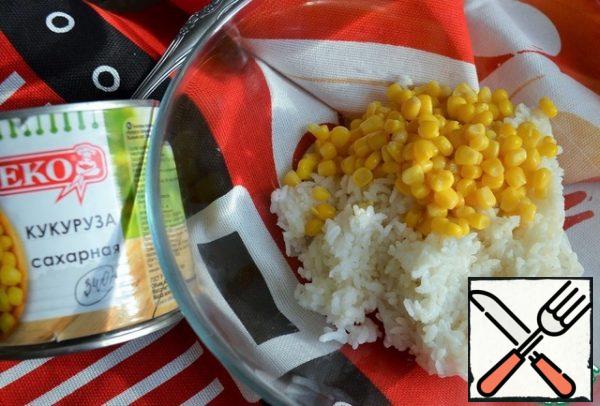 Add the corn to the rice and stir.