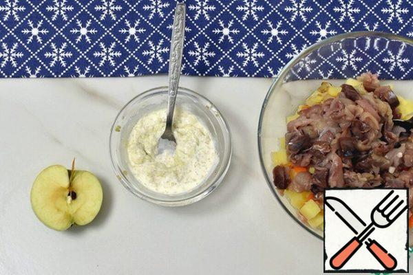 For dressing, mix horseradish with finely grated sour apple, pour lemon juice, salt to taste. Mix with heavy cream and mayonnaise until light and smooth.
