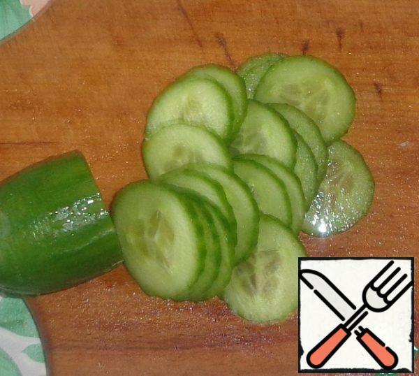 Wash the fresh cucumber and cut it into thin slices.