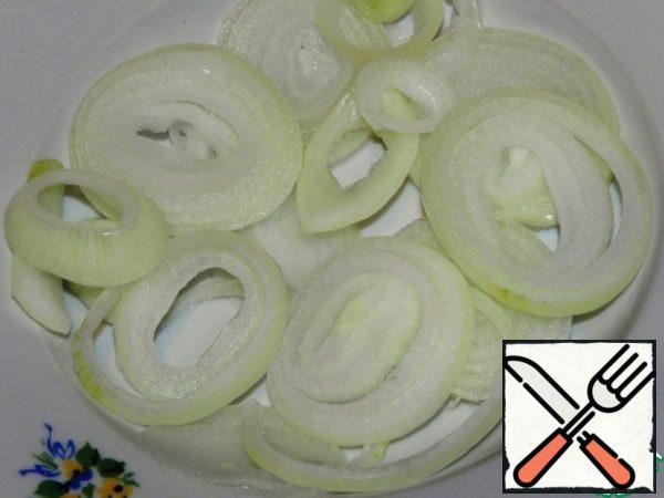 Cut the onion into thin rings, leave for 10 minutes in boiling water to remove the bitterness, then drain the water, add the onion to the cucumbers and radishes.