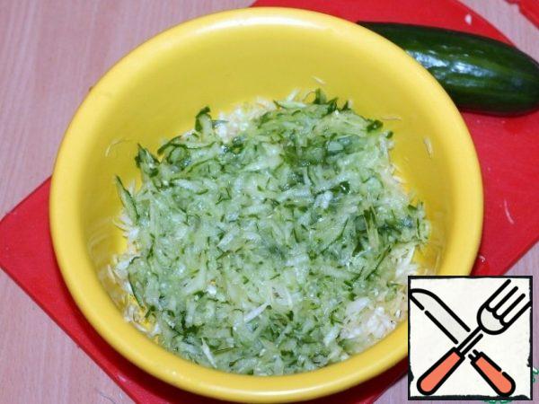 Grate the cucumber on a large grater, cut the second one into thin slices.