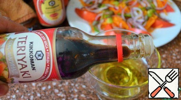 Mix the olive oil with the marinade sauce. Teriyaki from perfectly seasoned this salad, will give a piquant taste.
