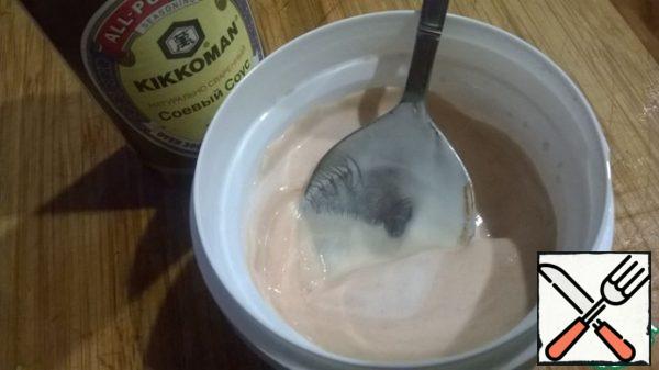 Pink sauce:
Mix sour cream, ketchup and soy sauce.