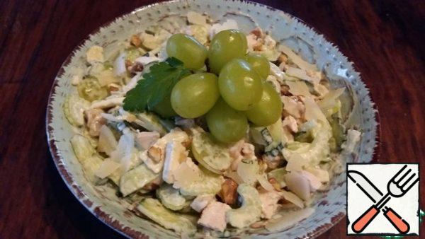 Mix everything and season the salad with mayonnaise or natural yogurt. This is an option of serving salad only for dinner.