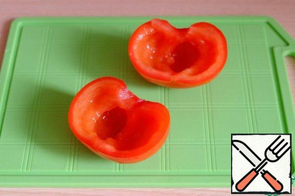 Cut the tomato into two parts, remove excess moisture and seeds, and lightly blot with a paper towel.
