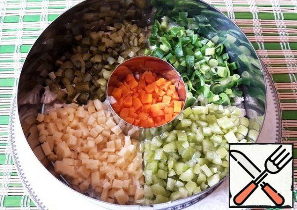 And put the chopped bell peppers, green onions, pickles and cheese around.