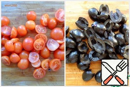 Cut tomatoes and olives into halves.