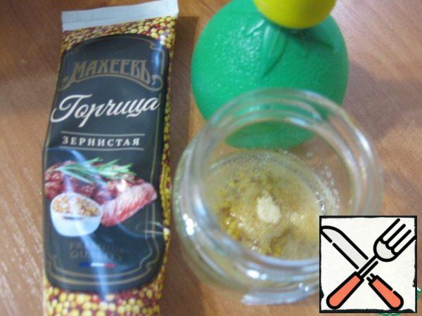 It is most convenient to prepare the filling in a small jar with a lid - connect all the components for the filling.