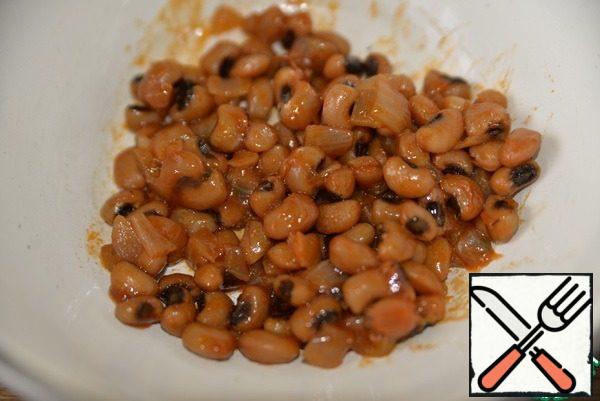 Take the canned beans in tomato sauce. I cook it myself.