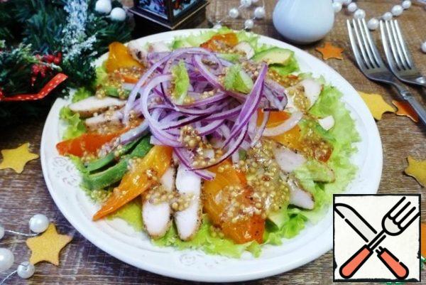 When serving, pour the salad with the prepared dressing.