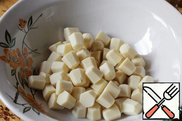 Put the white chocolate in a deep enough bowl and melt it in a water bath or microwave.
