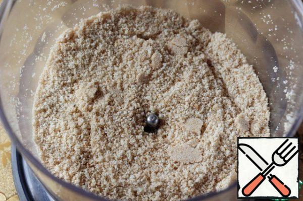 Chop the cookies using a blender or any other way convenient for you.