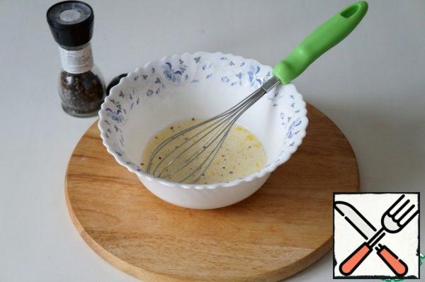 Mix the egg and milk.
