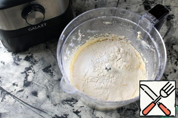 Gradually sift the flour and baking powder. Knead the dough.